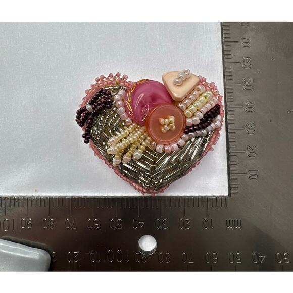 Large Vintage Assemblage Heart Brooch Pin, Mixed Media Beaded Jewelry - Picture 8 of 8